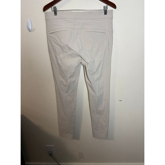 Athleta Wander Stash Skinny Pant Women’s Size 10 Beige Khaki Travel Hiking Activ - Picture 2 of 4